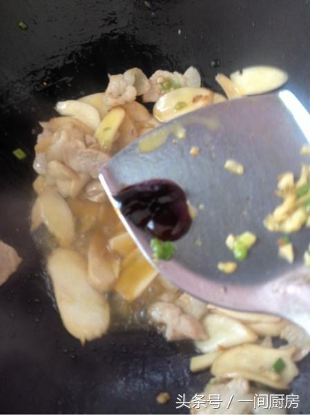 「杏鮑菇」這樣炒超級下飯，一上桌盤子就空了，比吃大魚大肉還滿足！