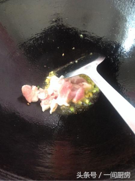 「杏鮑菇」這樣炒超級下飯，一上桌盤子就空了，比吃大魚大肉還滿足！