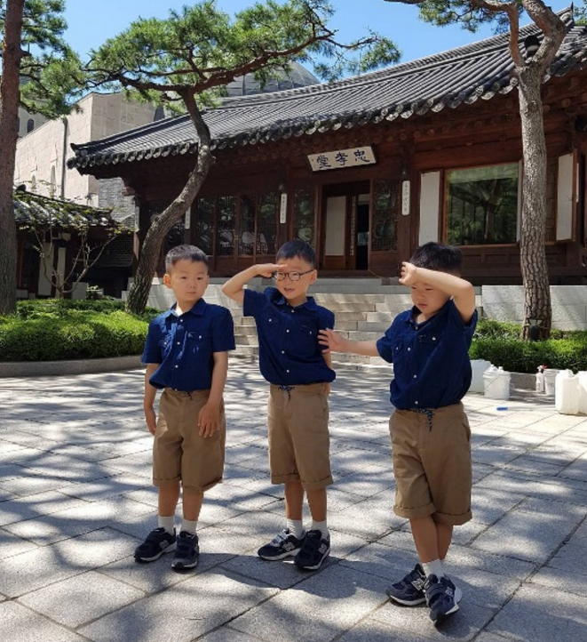 韓國超人氣「三胞胎」長大了！消失2年「超可愛→帥到爆」讓網友心又融化了！