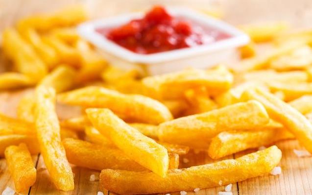 年過40歲的人特別要注意：6種食物容易導致「血管硬化、堵塞」，盡量別再碰了！