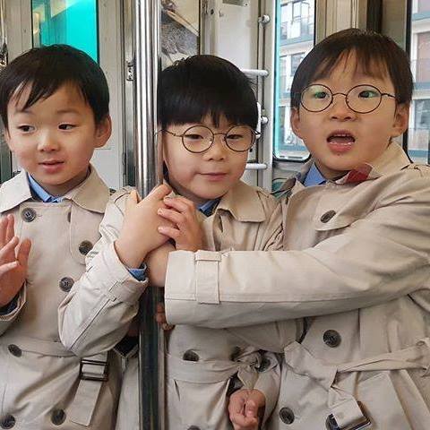 韓國超人氣「三胞胎」長大了！消失2年「超可愛→帥到爆」讓網友心又融化了！