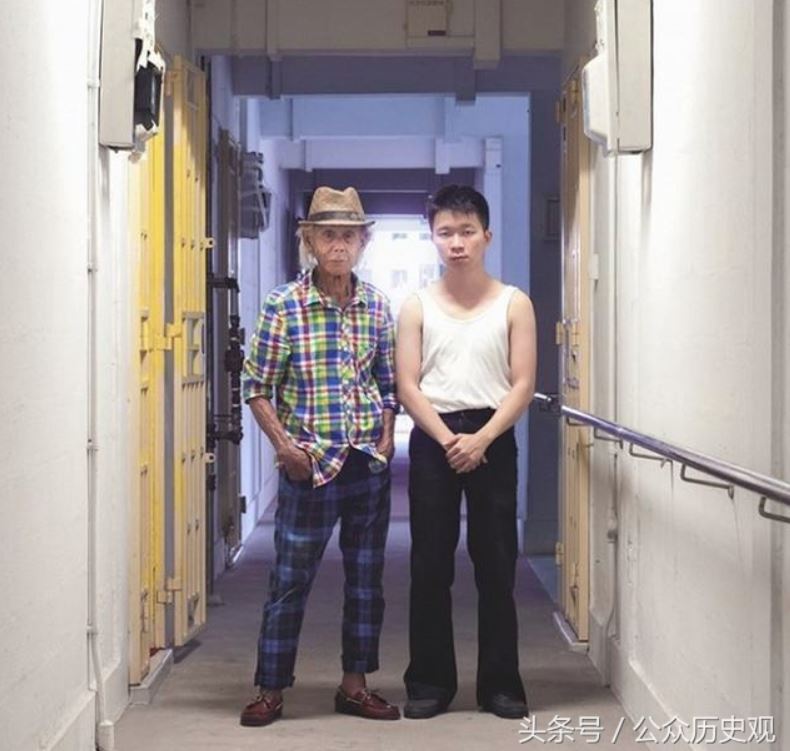 最棒祖孫合照！攝影師要求「年輕人和爺爺奶奶交換打扮」　第3對「古板爺爺→嘻哈潮男」比孫子還帥！