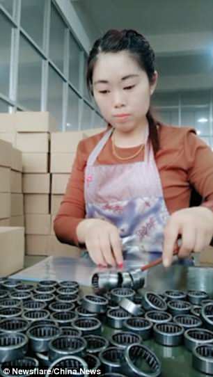 比機器還快！女工左右手超靈巧「6秒完成包裝」　外國人全看傻：「來這裡會害我們失業！」