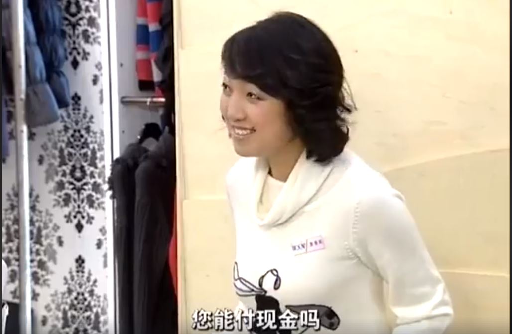 新任店長「假裝顧客」視察店內，卻發現「員工竟偷偷在背後...」氣得她當場開除！