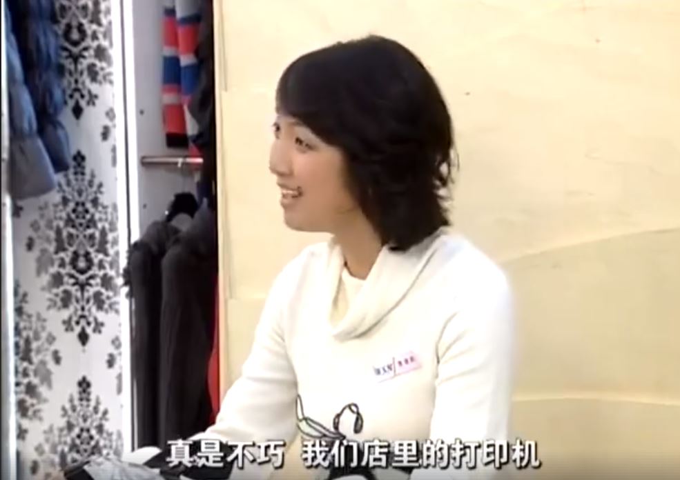 新任店長「假裝顧客」視察店內，卻發現「員工竟偷偷在背後...」氣得她當場開除！