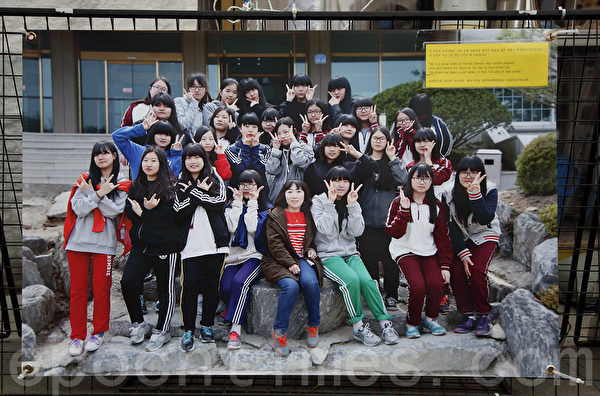 畢業旅行「船難帶走300人」慘變悲劇，學生最後畫面「向父母告白」讓人眼淚決堤...