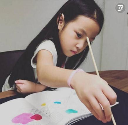 趙薇「8歲女兒近照曝光」超驚豔！她大手筆「豪砸100萬」替愛女慶生，網友卻大讚有意義！
