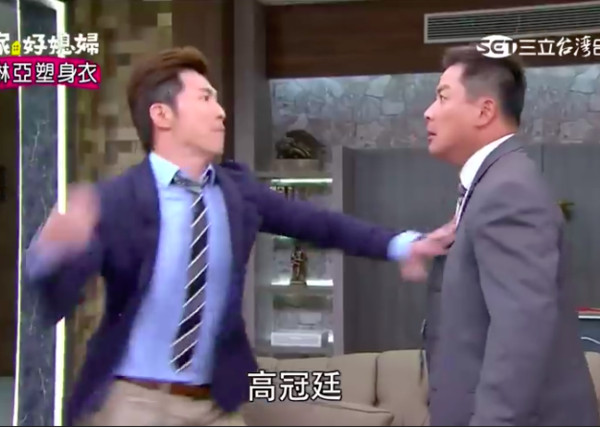 黃少祺「抓包妹婿偷吃」氣不過怒揍對方一拳！沒想到「似曾相識的畫面」卻讓網友全笑翻！