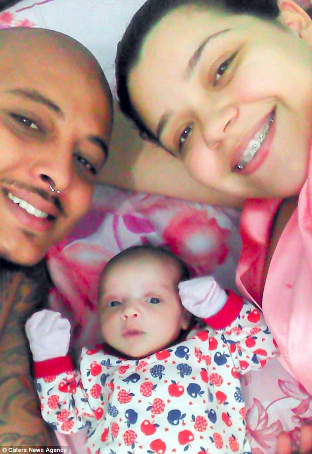 寶寶一出生「緊緊抱住媽媽」讓醫生感動噴淚！3個月後「大眼可愛模樣」萌翻一堆網友！