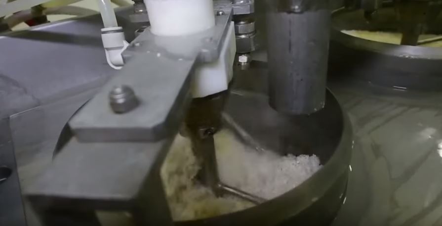 原來「超商便當」這樣來的！全程機器操作「生米→滿滿配料便當」網友驚呼：難怪那麼貴！