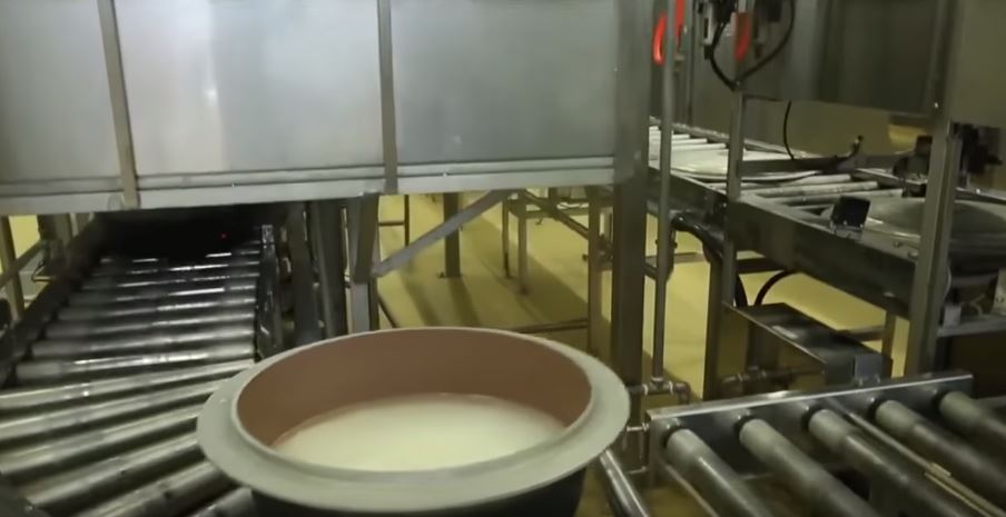 原來「超商便當」這樣來的！全程機器操作「生米→滿滿配料便當」網友驚呼：難怪那麼貴！