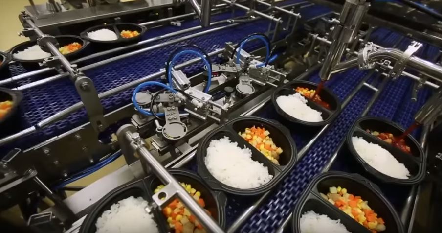 原來「超商便當」這樣來的！全程機器操作「生米→滿滿配料便當」網友驚呼：難怪那麼貴！