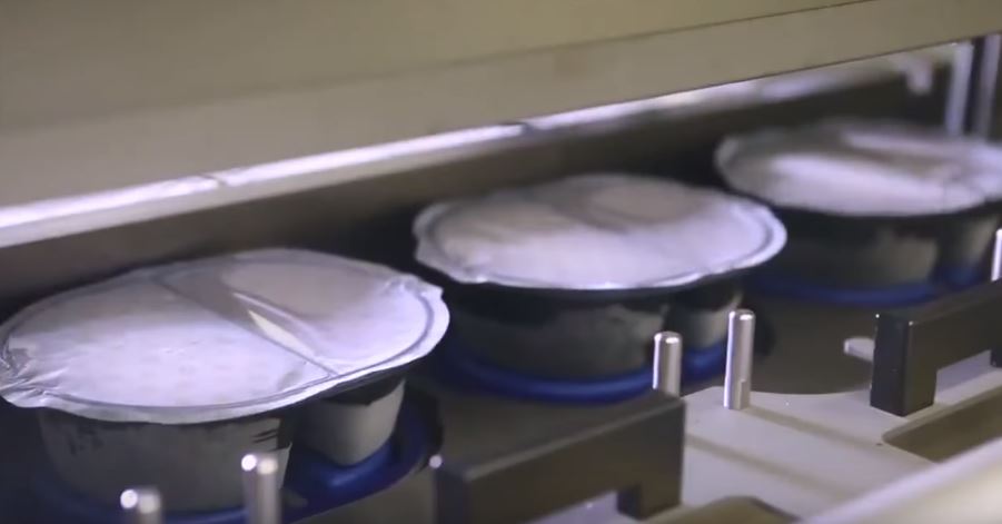 原來「超商便當」這樣來的！全程機器操作「生米→滿滿配料便當」網友驚呼：難怪那麼貴！