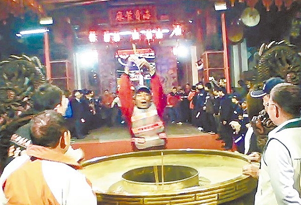 9年前他偷插隊「成功搶到頭香」　接下來那一整年讓他直呼：「媽祖真的太靈了！」