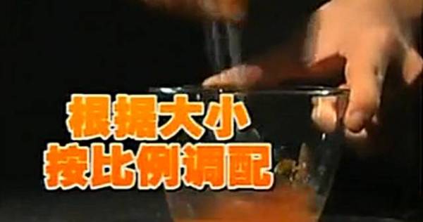 洗碗精裡加1點，鐵鍋黑印全沒了，家家戶戶都會用到的！