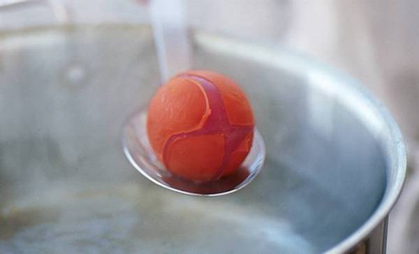 洗碗精裡加1點，鐵鍋黑印全沒了，家家戶戶都會用到的！