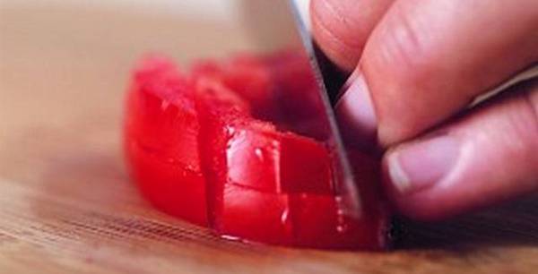 洗碗精裡加1點，鐵鍋黑印全沒了，家家戶戶都會用到的！