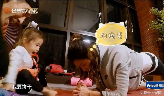 修杰楷向賈靜雯宣戰「來PK一場」！女兒亂入坐背上搗蛋，最後賈靜雯居然「來陰的」...