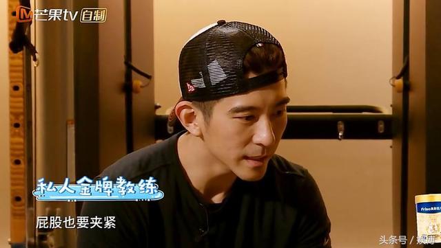 修杰楷向賈靜雯宣戰「來PK一場」！女兒亂入坐背上搗蛋，最後賈靜雯居然「來陰的」...