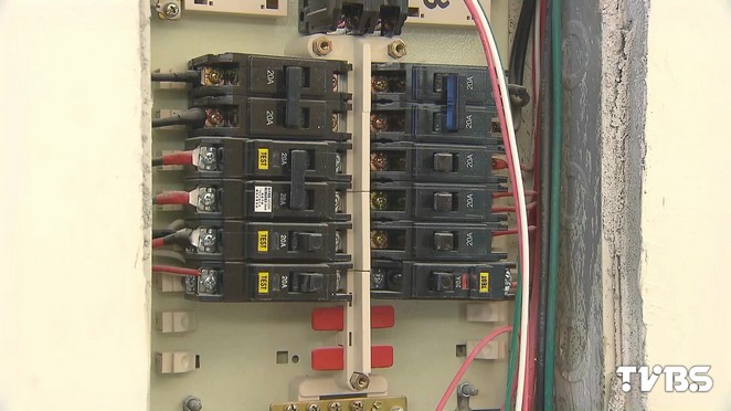 半夜電器壞掉！找水電師傅「10分鐘報價6500」　他不甘被敲竹槓「公開雙方對質」反被網友潑冷水