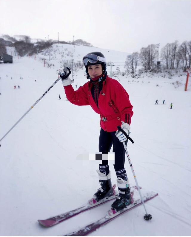 她「8歲獲金馬獎」、24歲嫁豪門「丈夫戀上王祖賢」婆婆還給17億贍養費，如今62歲卻...