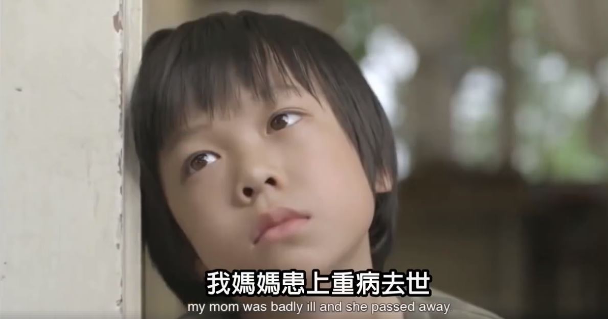 每次打電話爸爸總說自己過得很好，有次我「偷跑回家卻發現爸爸早已…」我淚流滿面！