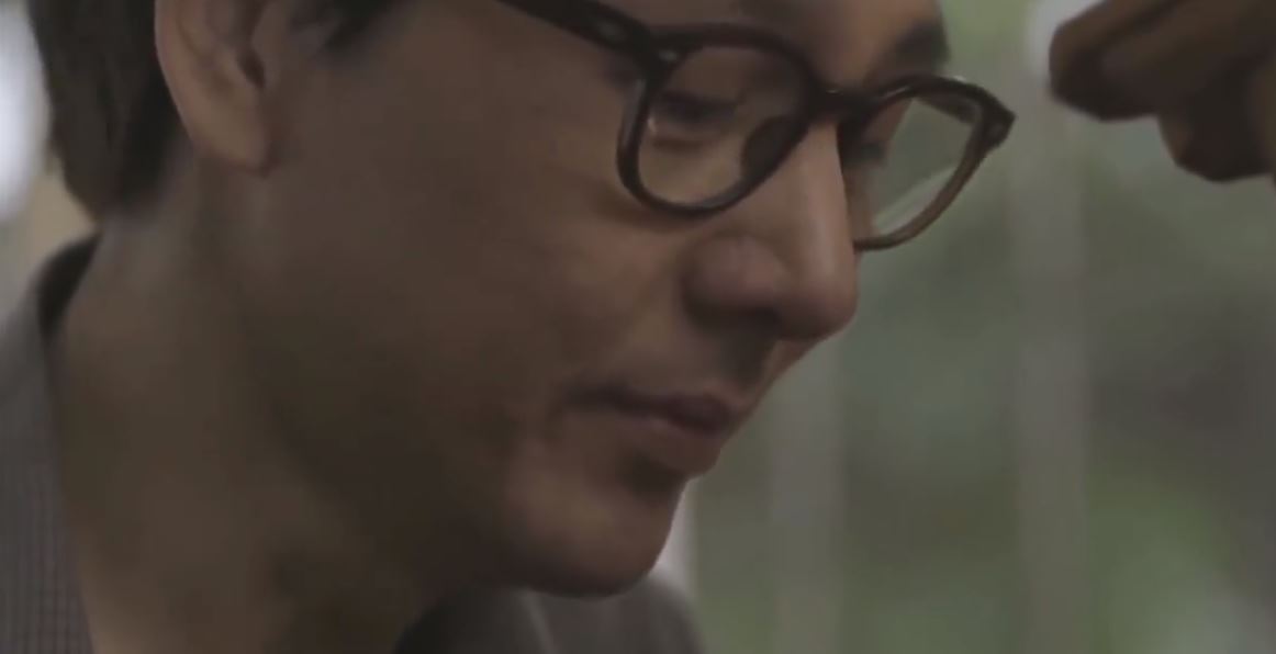 每次打電話爸爸總說自己過得很好，有次我「偷跑回家卻發現爸爸早已…」我淚流滿面！
