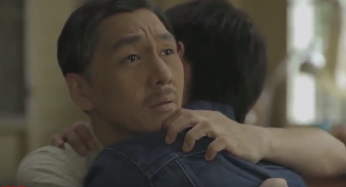 每次打電話爸爸總說自己過得很好，有次我「偷跑回家卻發現爸爸早已…」我淚流滿面！