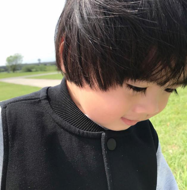 林志穎「雙胞胎兒近照曝光」越長差越多！一個撞臉哥哥，另一個卻長成了小胖子?!