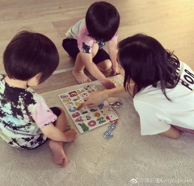 林志穎「雙胞胎兒近照曝光」越長差越多！一個撞臉哥哥，另一個卻長成了小胖子?!