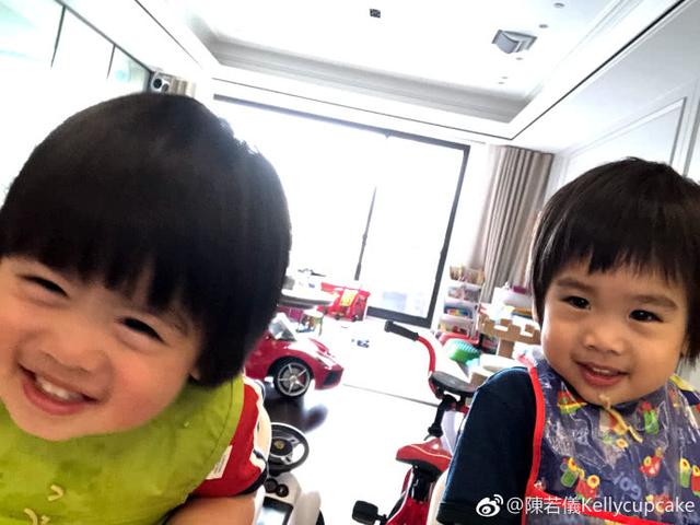 林志穎「雙胞胎兒近照曝光」越長差越多！一個撞臉哥哥，另一個卻長成了小胖子?!