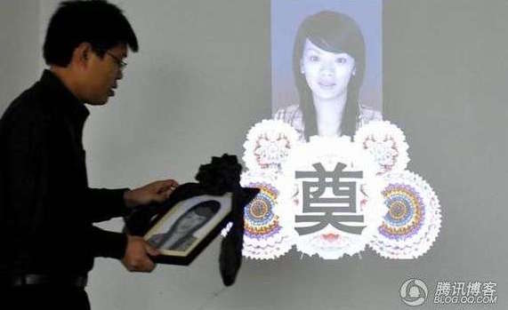 新人將婚禮「改辦在火葬場」親友全疑惑　直到當天走進現場全哭到無力....