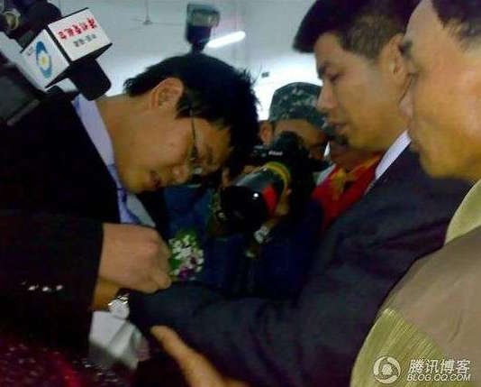 新人將婚禮「改辦在火葬場」親友全疑惑　直到當天走進現場全哭到無力....