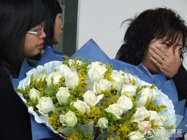 新人將婚禮「改辦在火葬場」親友全疑惑　直到當天走進現場全哭到無力....