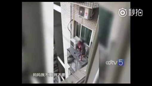 婦人因老公外遇絕望「逼女兒跳樓」！女童下跪哭求「媽別抓我，我自己跳...」讓全部人崩潰顫抖！