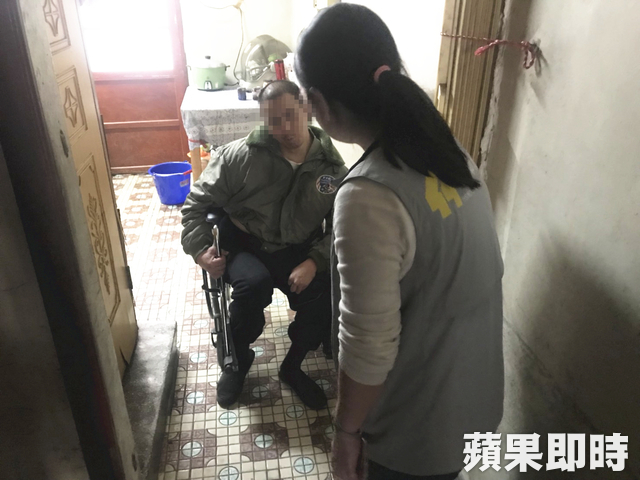 7旬香腸嬤「昏倒住院2週」出院又急擺攤！網曝「家庭背景」她心酸：我沒權利倒下...讓人不捨！