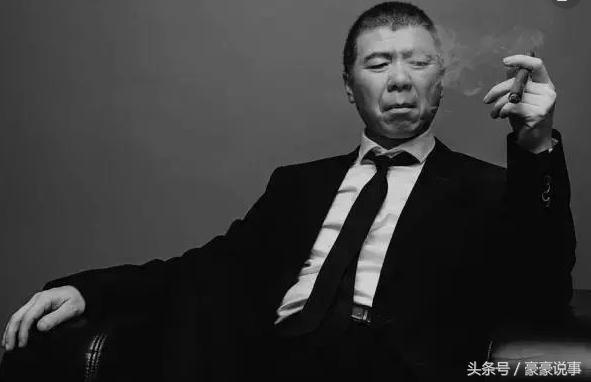 明星也怕老婆？演藝圈「妻管嚴」男星：他「晚上十點必須到家」、他「慘被前妻燙數個煙疤」！