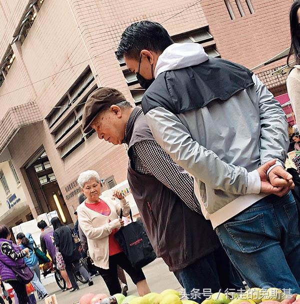 劉德華父母買菜「保鏢、司機7人隨行」大排場，天王嫂朱麗倩「上美容院卻只花...」出乎意料！