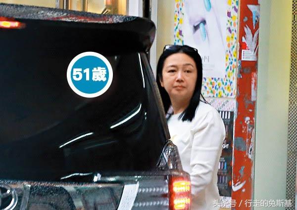 劉德華父母買菜「保鏢、司機7人隨行」大排場，天王嫂朱麗倩「上美容院卻只花...」出乎意料！