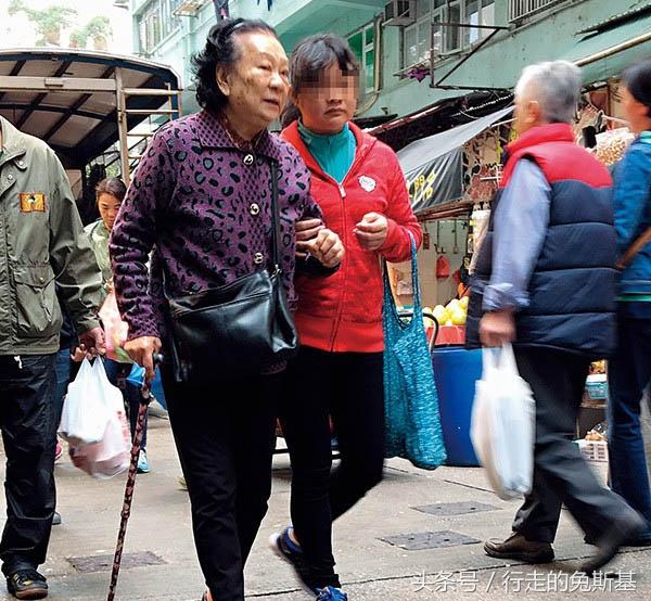 劉德華父母買菜「保鏢、司機7人隨行」大排場，天王嫂朱麗倩「上美容院卻只花...」出乎意料！