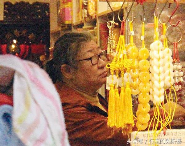 劉德華父母買菜「保鏢、司機7人隨行」大排場，天王嫂朱麗倩「上美容院卻只花...」出乎意料！