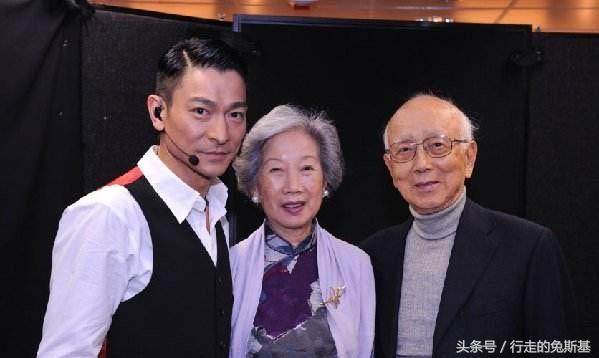 劉德華父母買菜「保鏢、司機7人隨行」大排場，天王嫂朱麗倩「上美容院卻只花...」出乎意料！