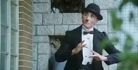 他曾是一代笑星，「捧紅周潤發、張國榮」卻在當紅時息影轉行，「如今身價」只有一人請得動！