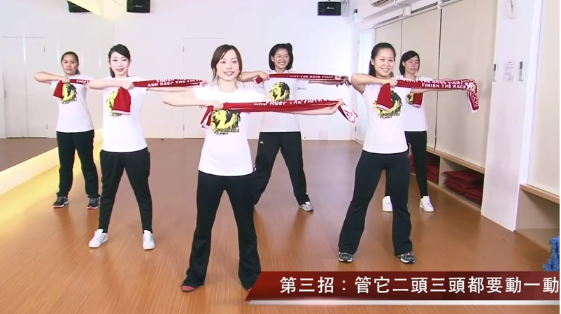每天做一輪「去油解膩毛巾操」，做完還可以直接擦擦汗，不怕風吹感冒！
