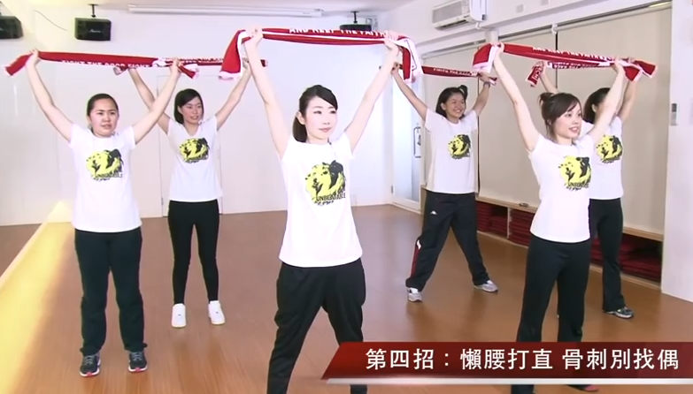每天做一輪「去油解膩毛巾操」，做完還可以直接擦擦汗，不怕風吹感冒！