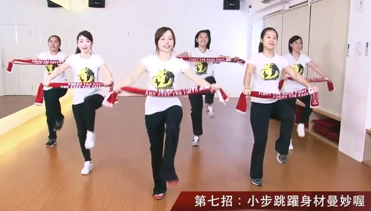 每天做一輪「去油解膩毛巾操」，做完還可以直接擦擦汗，不怕風吹感冒！
