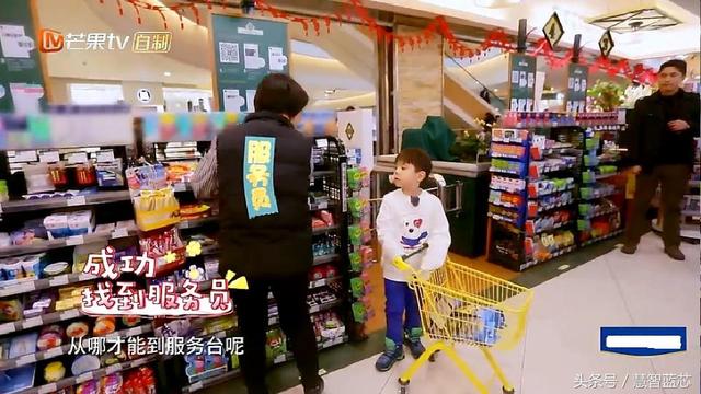 嗯哼在賣場走丟「找不到媽媽」，竟當機立斷決定...「超機智反應」連媽媽都不相信！