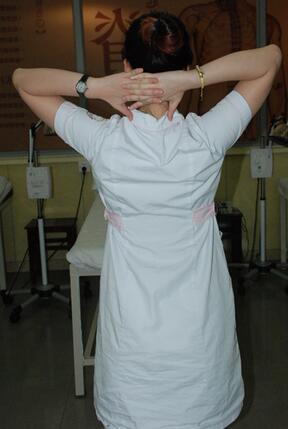 每天早上一定要做「脊椎健康操」幫你趕走腰痠背痛