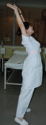 每天早上一定要做「脊椎健康操」幫你趕走腰痠背痛