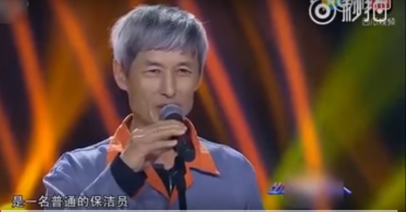 清潔工上台「想表演麥可傑克森」被大家看不起！接下來「他一脫掉帽子」精彩結尾全場沸騰